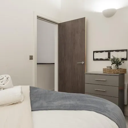 Apartment Exclusive Penthouse- 85 Inch Huge Tv Bradford (West Yorkshire)