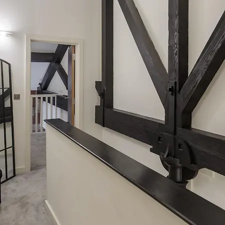 Exclusive Penthouse- 85 Inch Huge Tv *