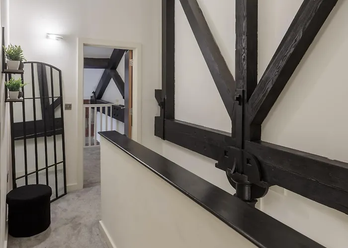 Exclusive Penthouse- 85 Inch Huge Tv *