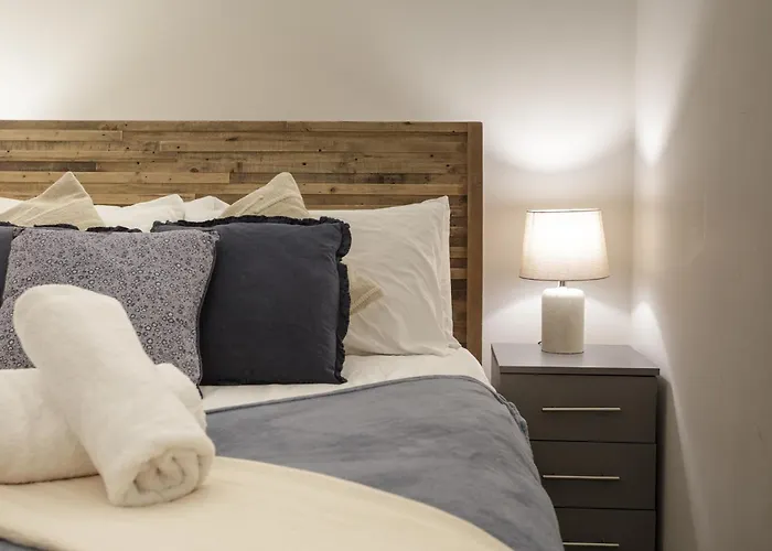 شقة Exclusive Penthouse- 85 Inch Huge Tv برادفورد