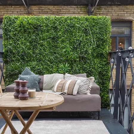 Apartment Refurbished May 2026 - Exclusive Penthouse 85 Inch Huge Tv *