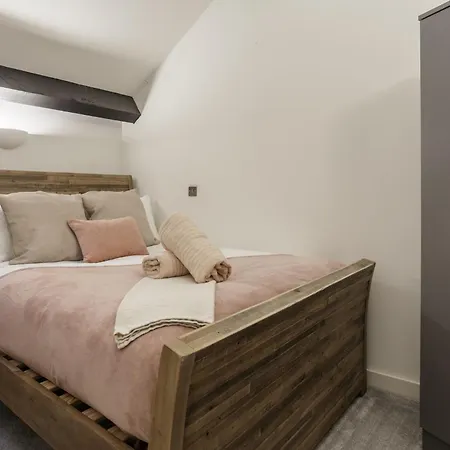 Exclusive Penthouse- 85 Inch Huge Tv *