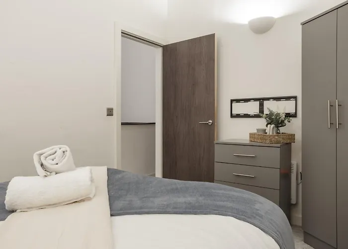 Apartment Exclusive Penthouse- 85 Inch Huge Tv Bradford (West Yorkshire)