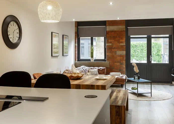 Exclusive Penthouse- 85 Inch Huge Tv