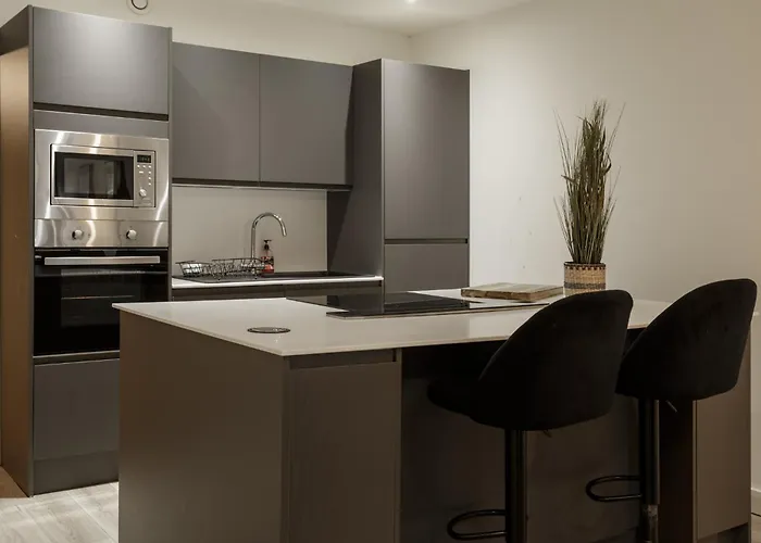 Exclusive Penthouse- 85 Inch Huge Tv Bradford (West Yorkshire)