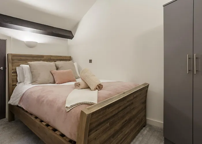 Exclusive Penthouse- 85 Inch Huge Tv *